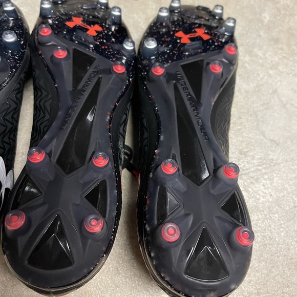 Under Armour Cleats - Picture 5 of 6